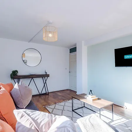 Apartment New ! Riverbank Loft, Stylish Apartment, Free Parking, Close To Centre & Sleeps 7 Manchester