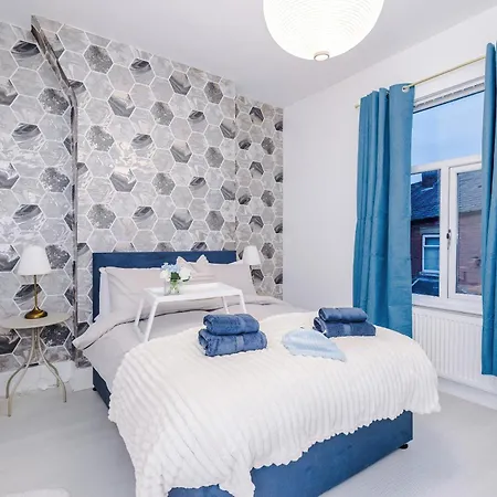 Free Parking, Games Room, Sleeps 7, Hébergement de vacances