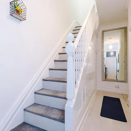 Free Parking, Games Room, Sleeps 7,