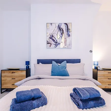Free Parking, Games Room, Sleeps 7, Hébergement de vacances