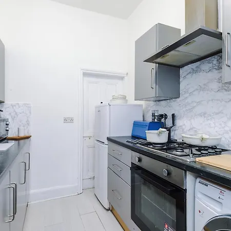 Holiday home Free Parking, Games Room, Sleeps 7,