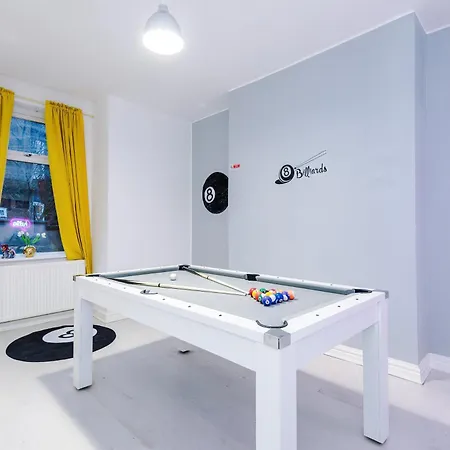 Free Parking, Games Room, Sleeps 7,