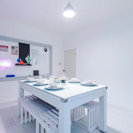 Hébergement de vacances Free Parking, Games Room, Sleeps 7, Manchester
