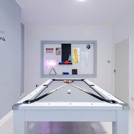 Free Parking, Games Room, Sleeps 7, Hébergement de vacances