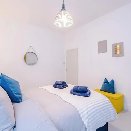 Holiday home Free Parking, Games Room, Sleeps 7, Manchester
