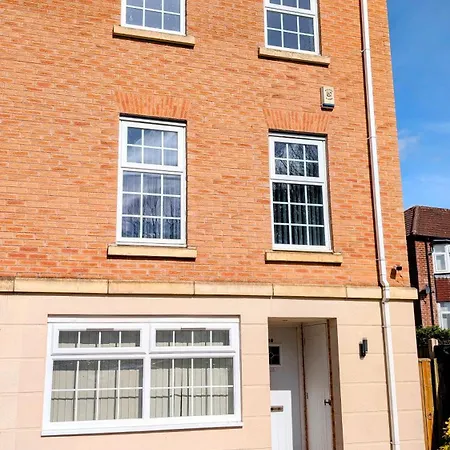 Charming Townhome Retreat, Close To *