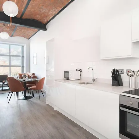 Fabulous 2bed Close To Etihad Apartment