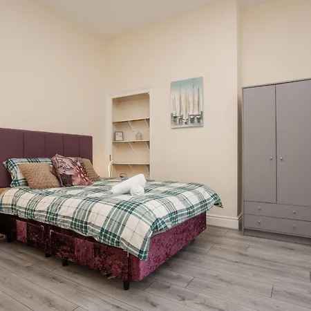 Spacious 4br In Holiday home Manchester
