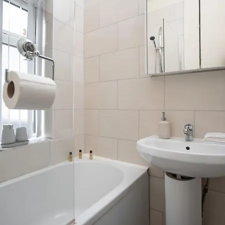 Spacious 4br In *