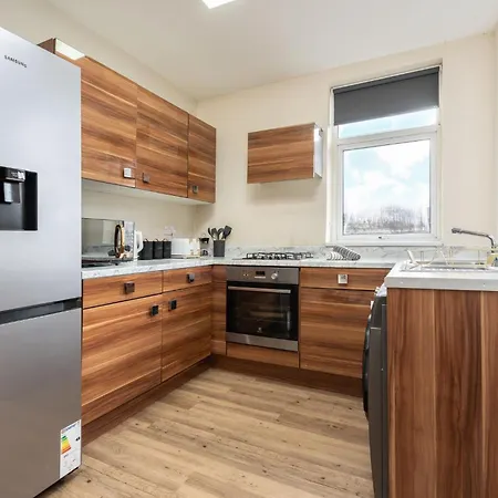 Spacious 4br In