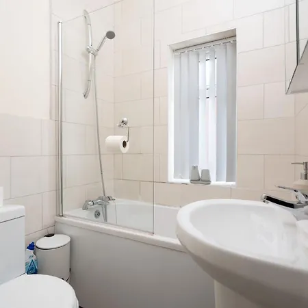 Holiday home Spacious 4br In Manchester