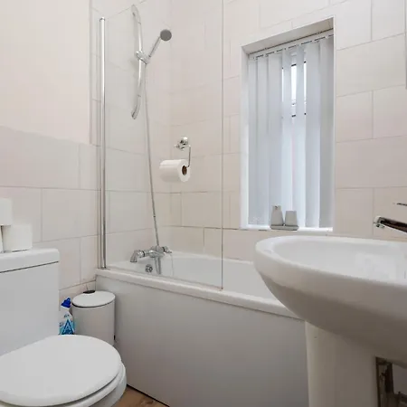 Spacious 4br In * Manchester