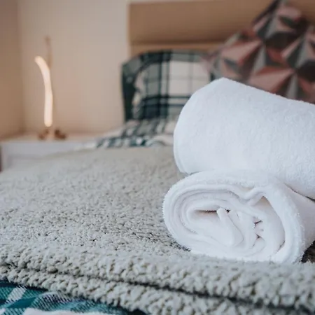 Spacious 4-bedroom Retreat With Garden