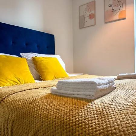 M1 Townhouse - Free Parking & Central Manchester *