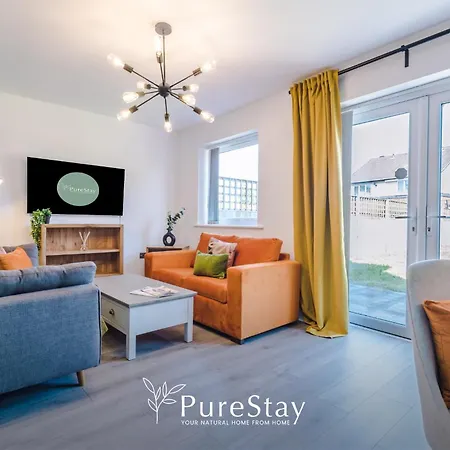 Villa Stunning House In For Business & Leisure - Wi-fi & Parking By Purestay Serviced