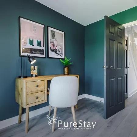 Stunning House In For Business & Leisure - Wi-fi & Parking By Purestay Serviced Villa