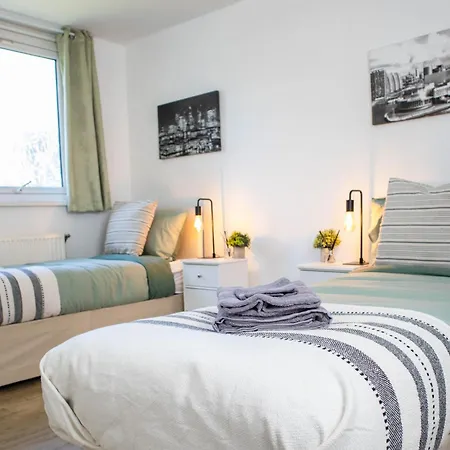 Cozy Next To Ao Arena With Free Parking *