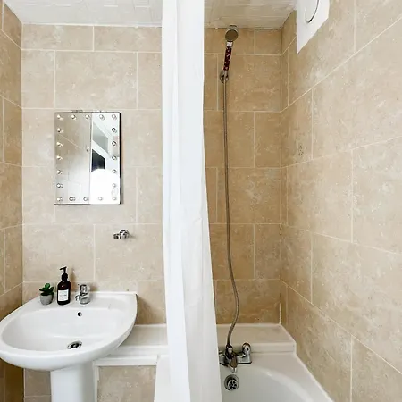 公寓 Cozy Next To Ao Arena With Free Parking *