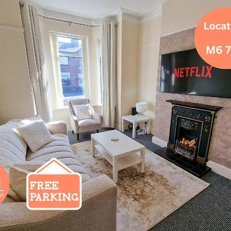 Salford Sleeps 10 By Superhost Holiday home Manchester