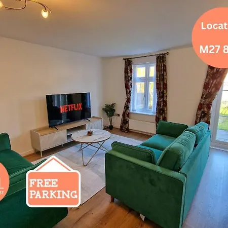 Pendlebury House Free Parking By Superhost Holiday home *