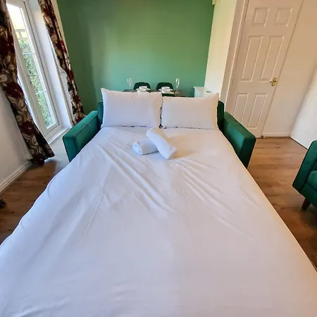 Pendlebury House Free Parking By Superhost *