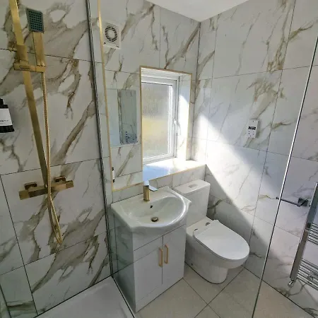 Holiday home Pendlebury House Free Parking By Superhost