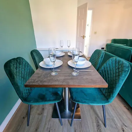 Pendlebury House Free Parking By Superhost Holiday home *