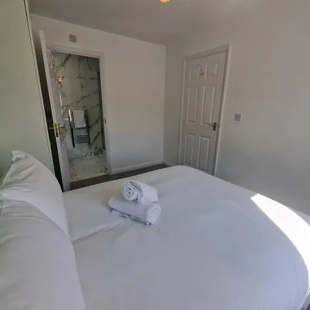 Holiday home Pendlebury House Free Parking By Superhost