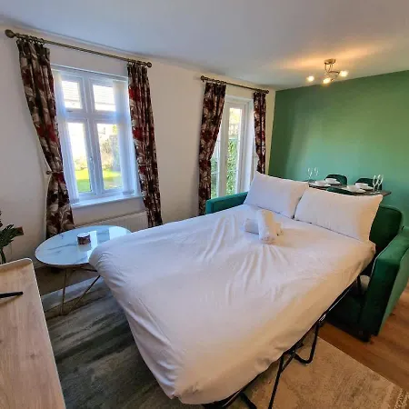 Pendlebury House Free Parking By Superhost Holiday home Manchester
