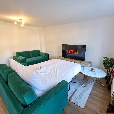 Pendlebury House Free Parking By Superhost Holiday home