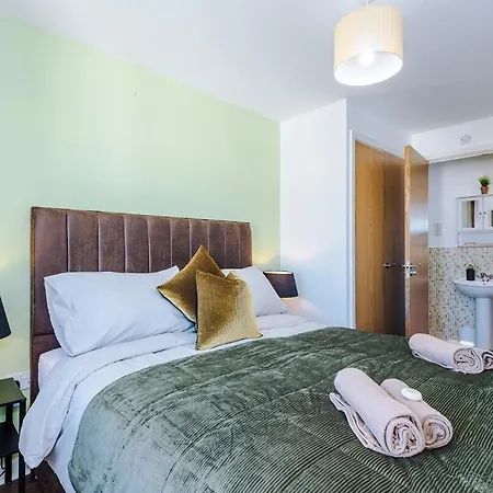 Lejlighed Stunning 5 Bedroom Townhouse In Salford, Free Parking, Sleeps Up To 11 Guests