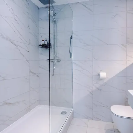 Cohost Partners Stylish Retreat With Views * Manchester