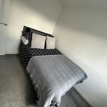Modern 3 Bed Semi-detached *
