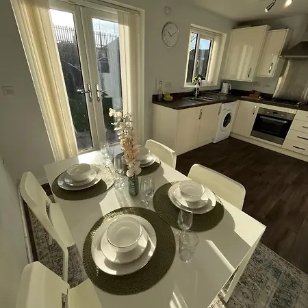 Modern 3 Bed Semi-detached Holiday home