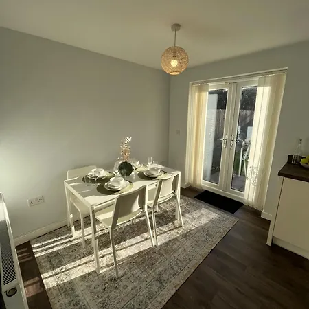 Modern 3 Bed Semi-detached Hébergement de vacances *