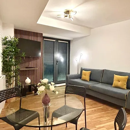Centre Stylish One-bedroom Flat
