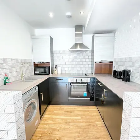 Centre Stylish One-bedroom Flat *