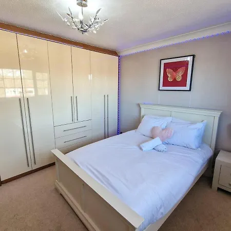 Stockport 6 Bed By Superhost *