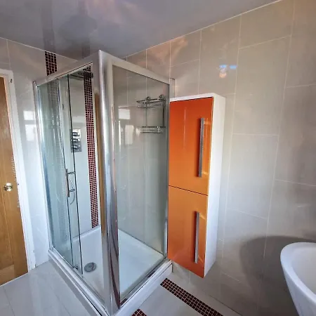 Stockport 6 Bed By Superhost *