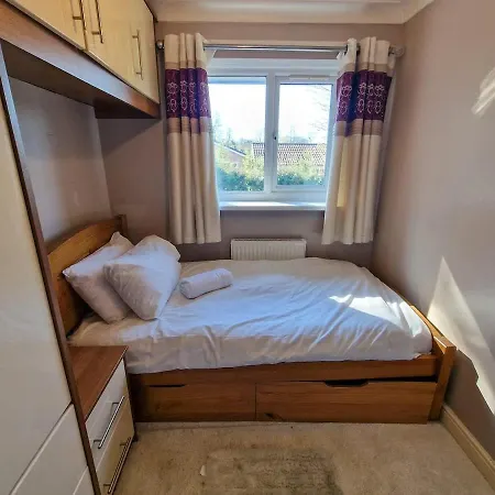 Stockport 6 Bed By Superhost