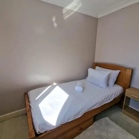 Stockport 6 Bed By Superhost * Manchester