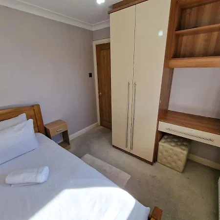 Stockport 6 Bed By Superhost *