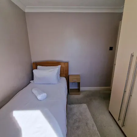 Stockport 6 Bed By Superhost Nyaraló Manchester