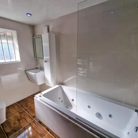 Holiday home Stockport 6 Bed By Superhost *