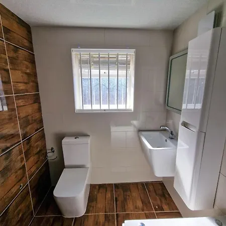 Stockport 6 Bed By Superhost * Manchester