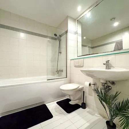 2br - Centre - Balcony *