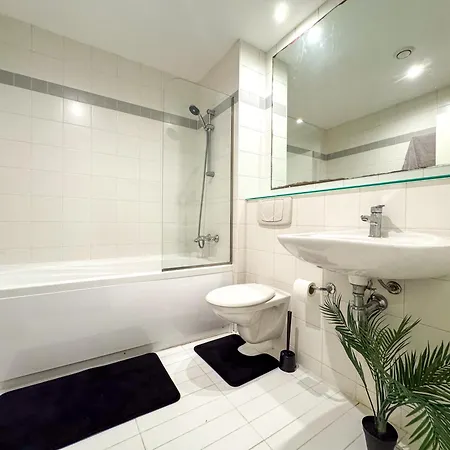 2br - Centre - Balcony Manchester