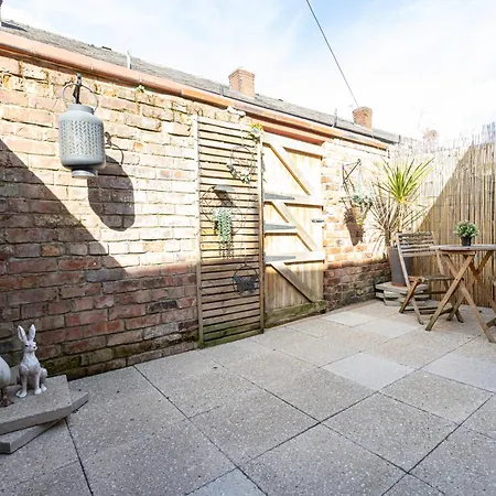 Winslow House- Close To Stadium & Free Parking Holiday home *