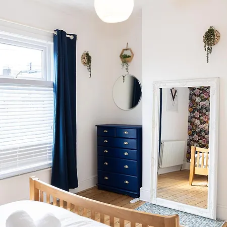 Winslow House- Close To Coop Etihad & Free Parking *