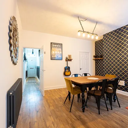 Holiday home Winslow House- Close To Stadium & Free Parking Manchester